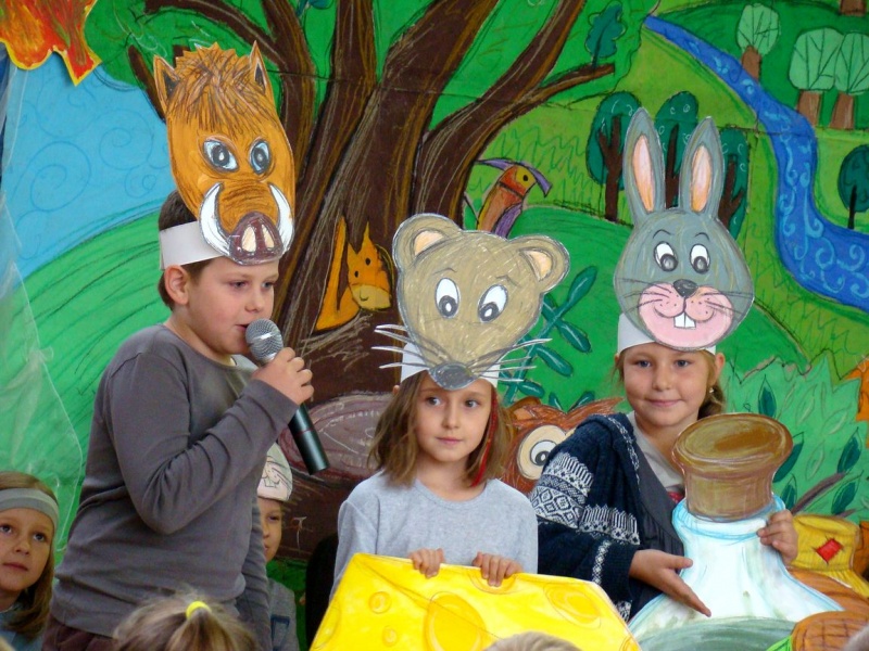 Zdjęcie w galerii na portalu naszwodzislaw.com: Słodko-kwaśne pasowanie na ucznia wiadomości z regionu