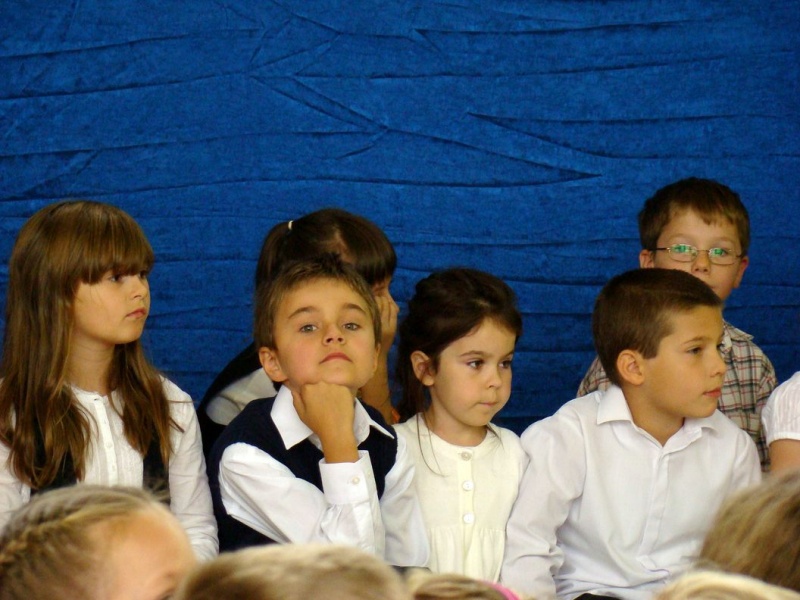 Zdjęcie w galerii na portalu naszwodzislaw.com: Słodko-kwaśne pasowanie na ucznia wiadomości z regionu