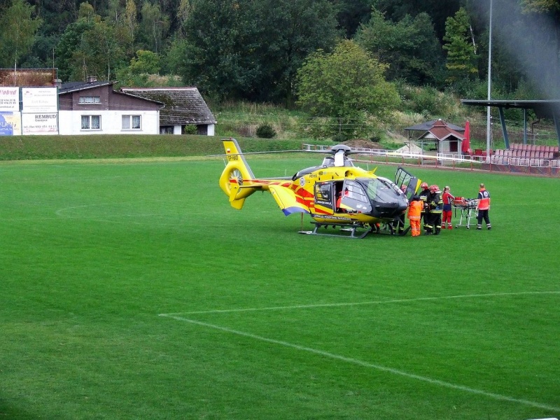 Zdjęcie w galerii na portalu naszwodzislaw.com: Śmigłowiec przetransportował ranną wiadomości z regionu