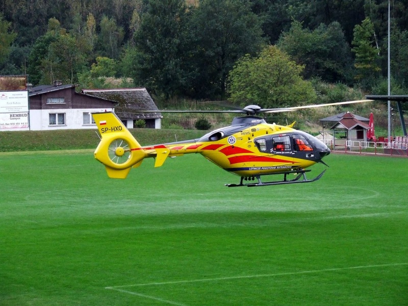 Zdjęcie w galerii na portalu naszwodzislaw.com: Śmigłowiec przetransportował ranną wiadomości z regionu