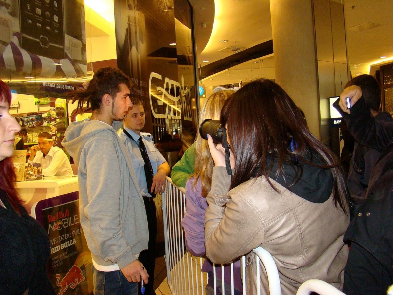 Zdjęcie w galerii na portalu naszwodzislaw.com: Wodzisławianki szaleją za Bednarkiem wiadomości z regionu