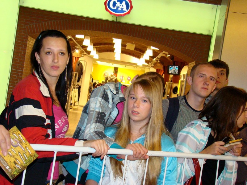 Zdjęcie w galerii na portalu naszwodzislaw.com: Wodzisławianki szaleją za Bednarkiem wiadomości z regionu