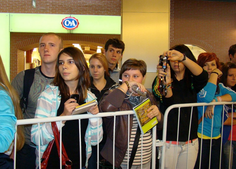 Zdjęcie w galerii na portalu naszwodzislaw.com: Wodzisławianki szaleją za Bednarkiem wiadomości z regionu