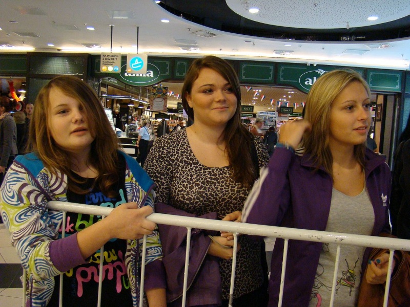 Zdjęcie w galerii na portalu naszwodzislaw.com: Wodzisławianki szaleją za Bednarkiem wiadomości z regionu