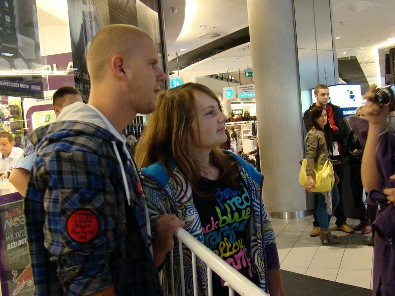 Zdjęcie w galerii na portalu naszwodzislaw.com: Wodzisławianki szaleją za Bednarkiem wiadomości z regionu