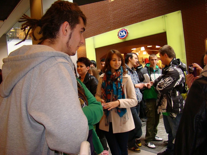 Zdjęcie w galerii na portalu naszwodzislaw.com: Wodzisławianki szaleją za Bednarkiem wiadomości z regionu