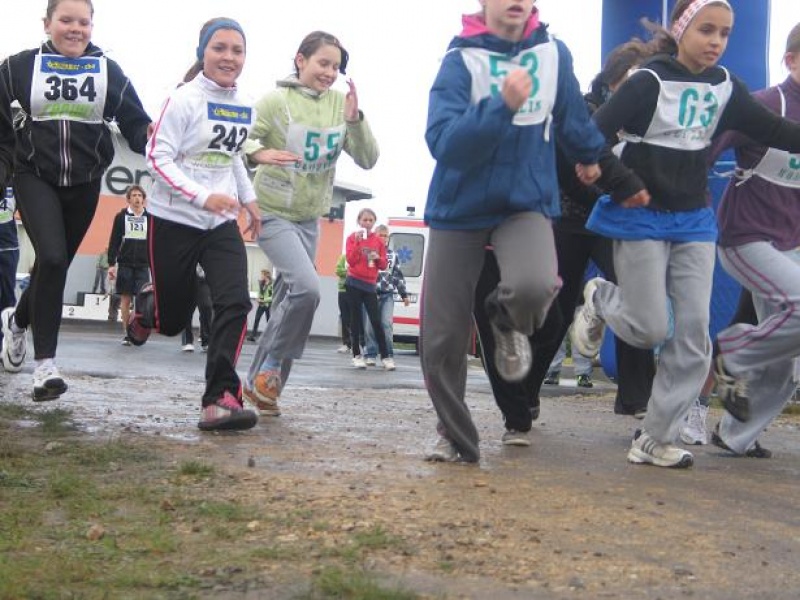 Zdjęcie w galerii na portalu naszwodzislaw.com: Bieg uliczny w Mszanie zakończony wiadomości z regionu