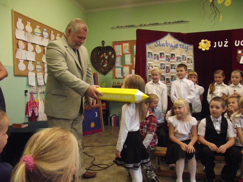 Zdjęcie w galerii na portalu naszwodzislaw.com: Ślubowanie pierwszaków z piętnastki wiadomości z regionu