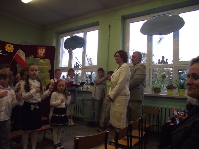 Zdjęcie w galerii na portalu naszwodzislaw.com: Ślubowanie pierwszaków z piętnastki wiadomości z regionu