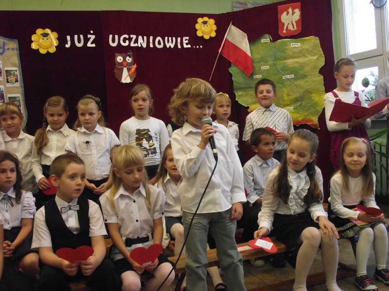 Zdjęcie w galerii na portalu naszwodzislaw.com: Ślubowanie pierwszaków z piętnastki wiadomości z regionu