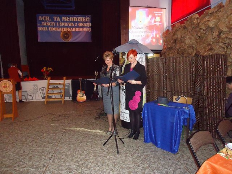 Zdjęcie w galerii na portalu naszwodzislaw.com: Powiat wyróżnił nauczycieli wiadomości z regionu