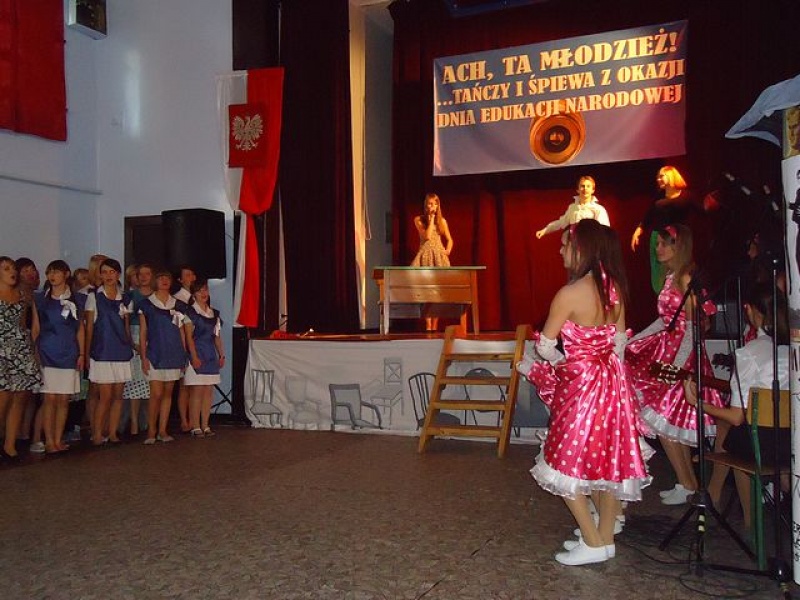 Zdjęcie w galerii na portalu naszwodzislaw.com: Powiat wyróżnił nauczycieli wiadomości z regionu