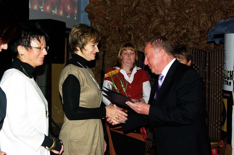 Zdjęcie w galerii na portalu naszwodzislaw.com: Powiat wyróżnił nauczycieli wiadomości z regionu