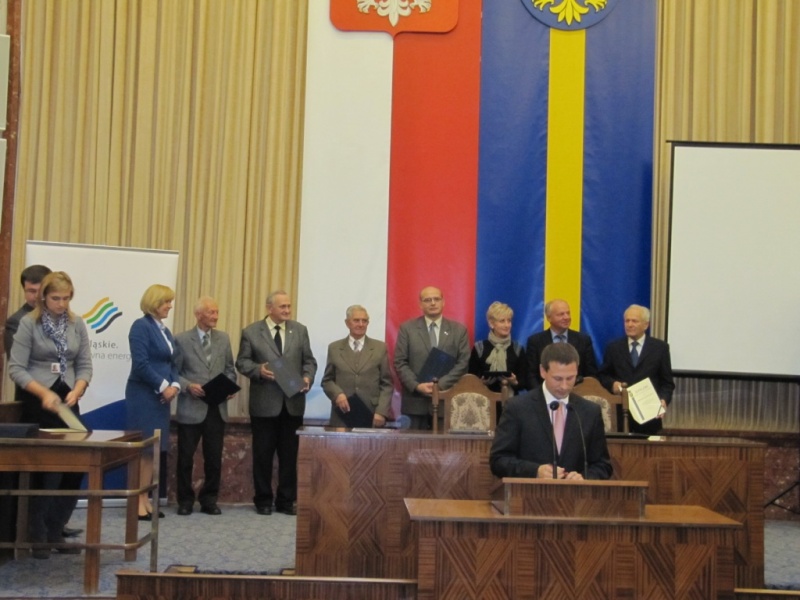 Zdjęcie w galerii na portalu naszwodzislaw.com: KOŁO z dyplomem marszałka wiadomości z regionu