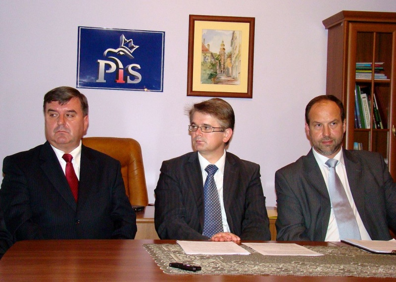 Zdjęcie w galerii na portalu naszwodzislaw.com: Najpierw praca, później przecinanie wstęg wiadomości z regionu