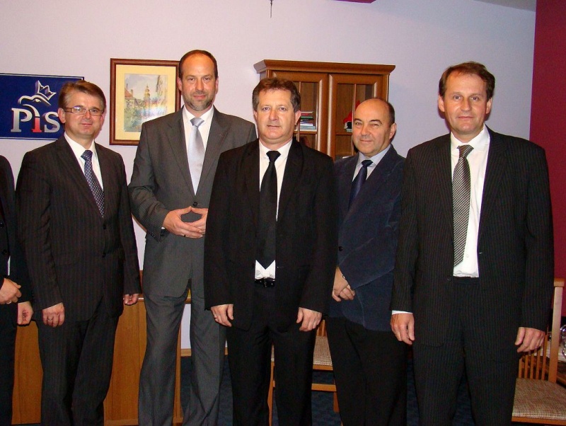 Zdjęcie w galerii na portalu naszwodzislaw.com: Najpierw praca, później przecinanie wstęg wiadomości z regionu