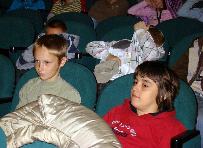 Zdjęcie w galerii na portalu naszwodzislaw.com: Zamienili oparcia foteli w klawisze wiadomości z regionu