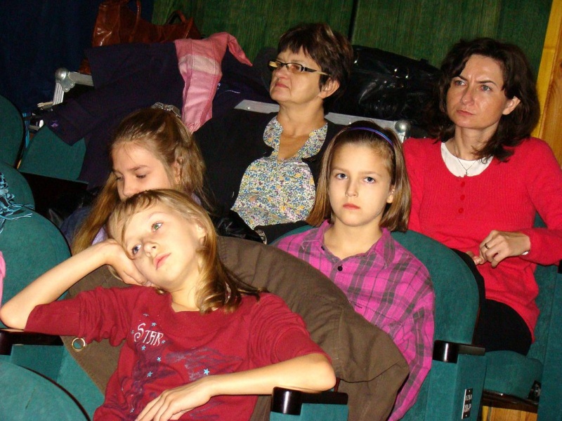 Zdjęcie w galerii na portalu naszwodzislaw.com: Zamienili oparcia foteli w klawisze wiadomości z regionu