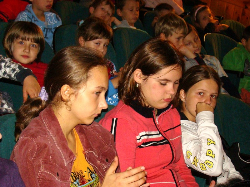 Zdjęcie w galerii na portalu naszwodzislaw.com: Zamienili oparcia foteli w klawisze wiadomości z regionu