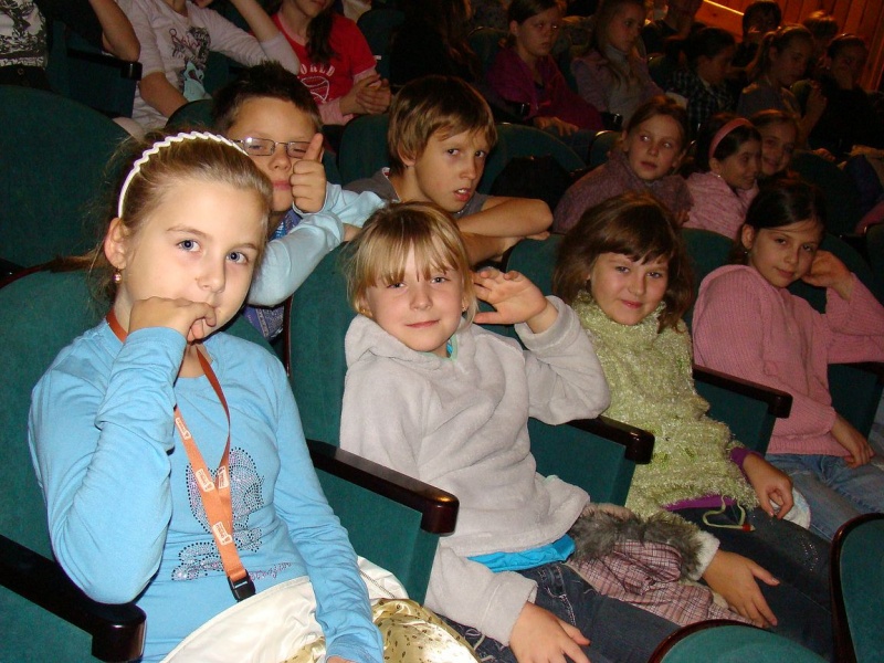 Zdjęcie w galerii na portalu naszwodzislaw.com: Zamienili oparcia foteli w klawisze wiadomości z regionu