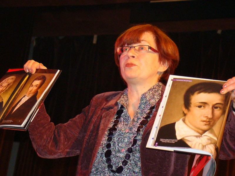 Zdjęcie w galerii na portalu naszwodzislaw.com: Zamienili oparcia foteli w klawisze wiadomości z regionu