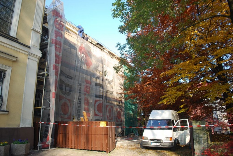 Zdjęcie w galerii na portalu naszwodzislaw.com: Na dachu nie rosną już drzewa wiadomości z regionu