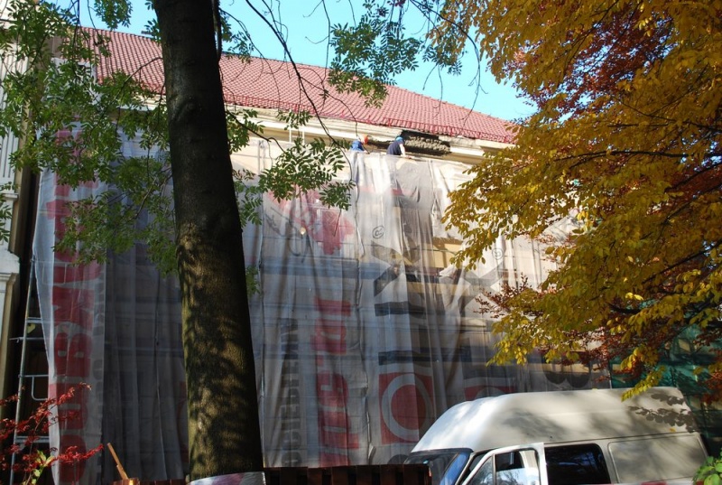 Zdjęcie w galerii na portalu naszwodzislaw.com: Na dachu nie rosną już drzewa wiadomości z regionu