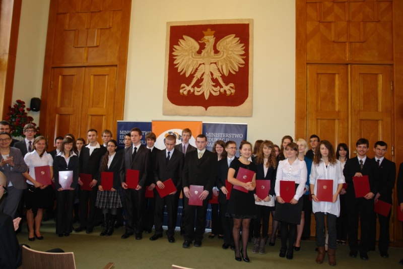 Zdjęcie w galerii na portalu naszwodzislaw.com: Prestiżowe wyróżnienia dla stypendystów wiadomości z regionu