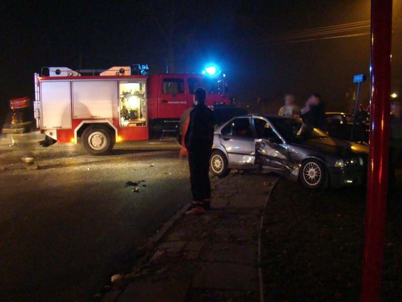 Zdjęcie w galerii na portalu naszwodzislaw.com: Zderzenie na skrzyżowaniu w Gogołowej wiadomości z regionu
