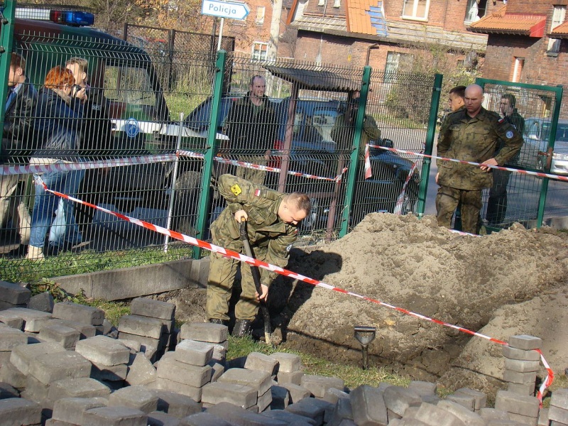 Zdjęcie w galerii na portalu naszwodzislaw.com: Osiem granatów przy KWK Marcel wiadomości z regionu
