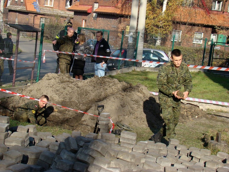 Zdjęcie w galerii na portalu naszwodzislaw.com: Osiem granatów przy KWK Marcel wiadomości z regionu