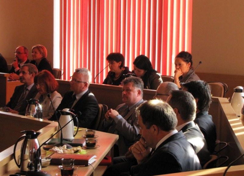 Zdjęcie w galerii na portalu naszwodzislaw.com: Zadowolony urzędnik to sprawny urząd wiadomości z regionu