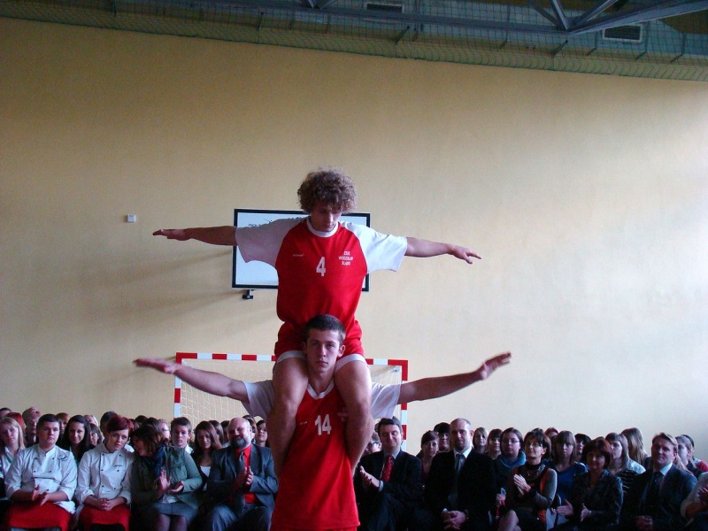 Zdjęcie w galerii na portalu naszwodzislaw.com: Największa sala, jaką dysponują szkoły wiadomości z regionu