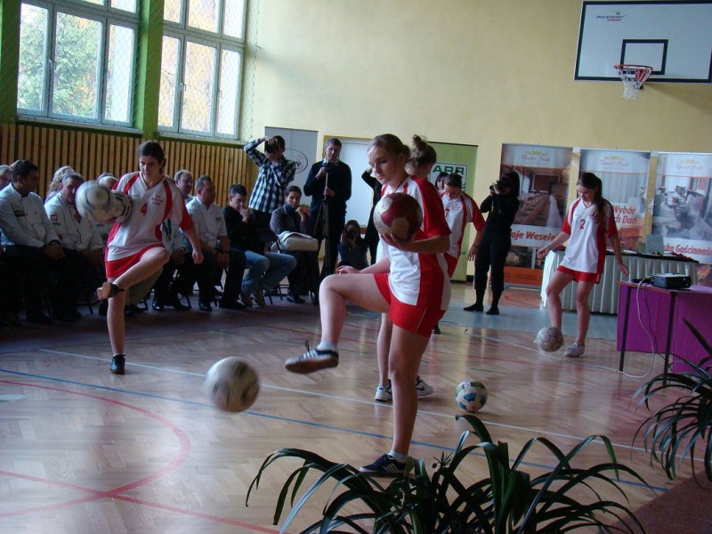 Zdjęcie w galerii na portalu naszwodzislaw.com: Największa sala, jaką dysponują szkoły wiadomości z regionu