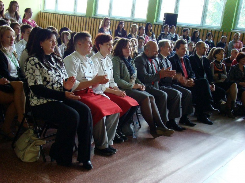 Zdjęcie w galerii na portalu naszwodzislaw.com: Największa sala, jaką dysponują szkoły wiadomości z regionu