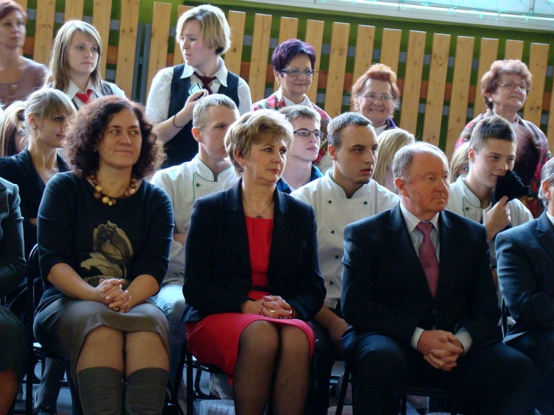 Zdjęcie w galerii na portalu naszwodzislaw.com: Największa sala, jaką dysponują szkoły wiadomości z regionu