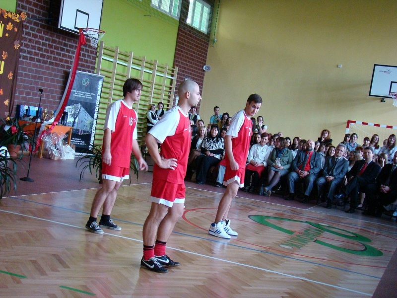 Zdjęcie w galerii na portalu naszwodzislaw.com: Największa sala, jaką dysponują szkoły wiadomości z regionu