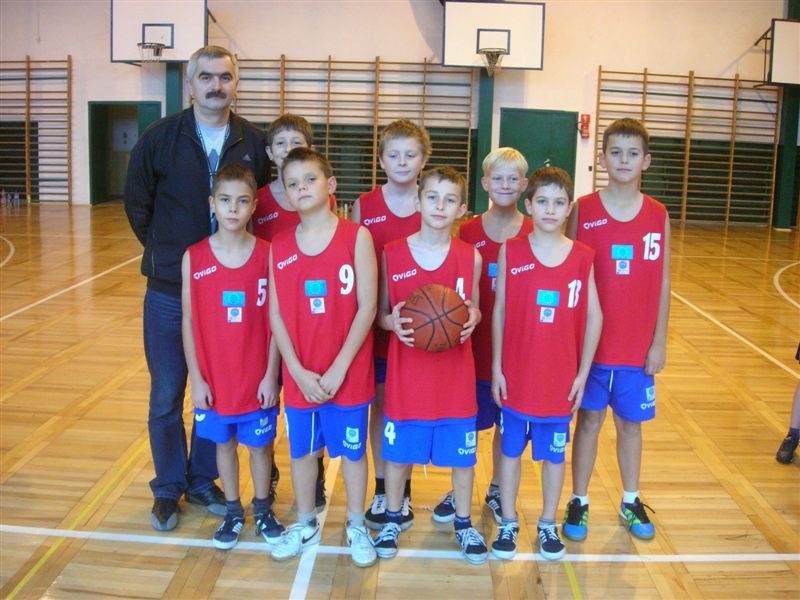 Zdjęcie w galerii na portalu naszwodzislaw.com: SP nr 28 zwyciężyła w turnieju koszykówki wiadomości z regionu