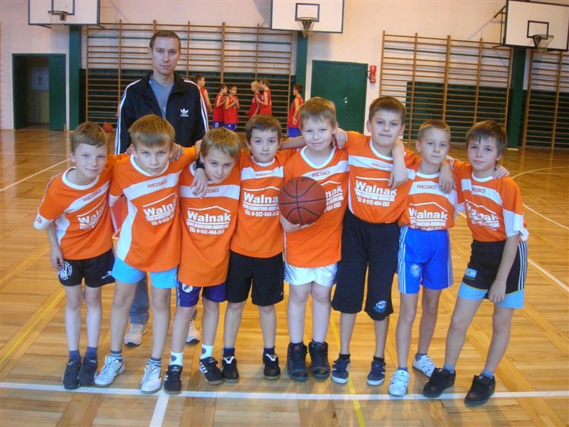 Zdjęcie w galerii na portalu naszwodzislaw.com: SP nr 28 zwyciężyła w turnieju koszykówki wiadomości z regionu