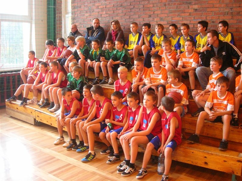 Zdjęcie w galerii na portalu naszwodzislaw.com: SP nr 28 zwyciężyła w turnieju koszykówki wiadomości z regionu