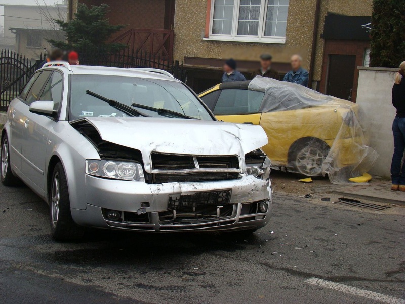 Zdjęcie w galerii na portalu naszwodzislaw.com: Zmęczony zasnął za kierownicą wiadomości z regionu