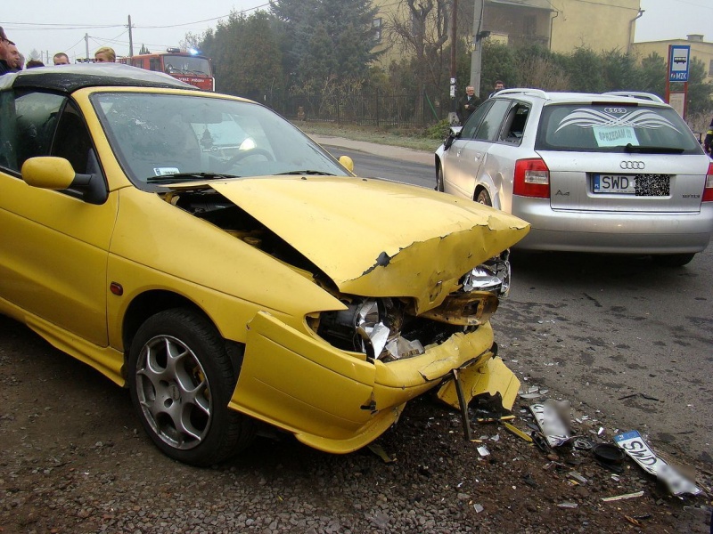 Zdjęcie w galerii na portalu naszwodzislaw.com: Zmęczony zasnął za kierownicą wiadomości z regionu