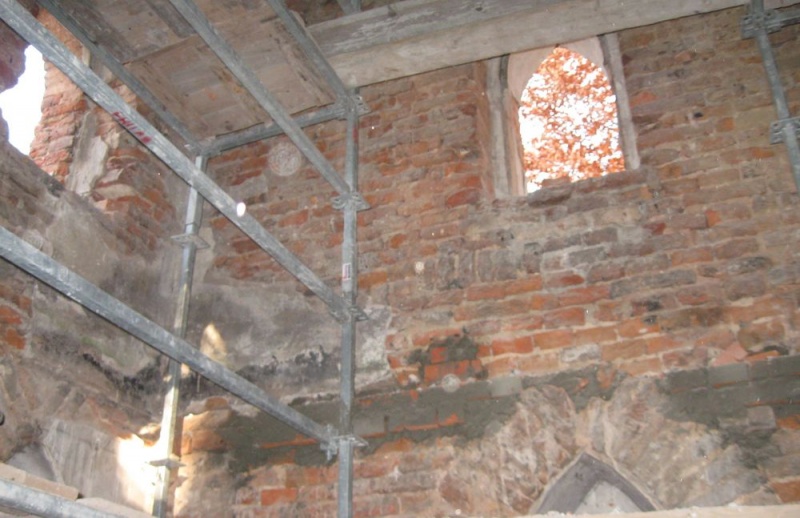 Zdjęcie w galerii na portalu naszwodzislaw.com: Ruszył remont baszty romantycznej wiadomości z regionu