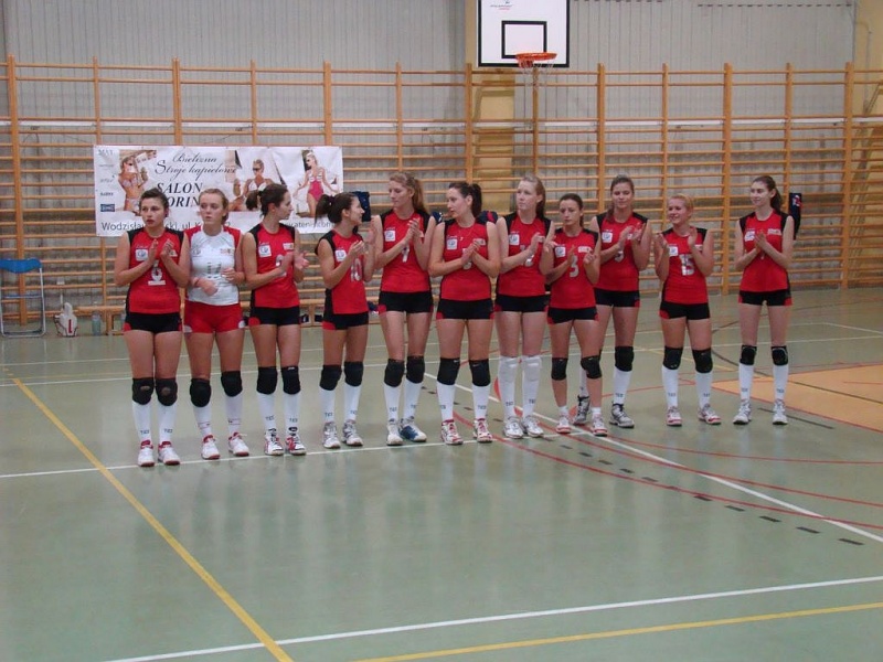 Zdjęcie w galerii na portalu naszwodzislaw.com: Gorący doping dla zawodniczek Zorzy wiadomości z regionu