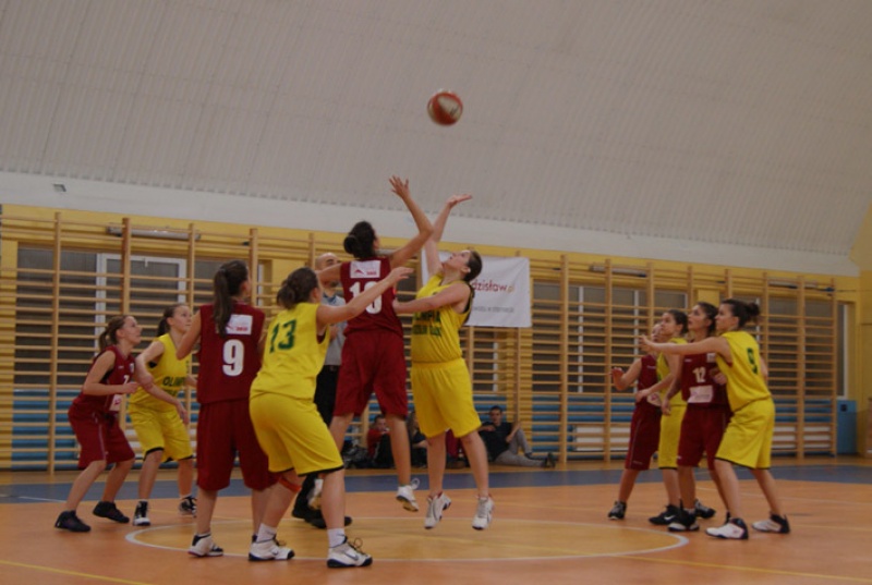 Zdjęcie w galerii na portalu naszwodzislaw.com: Olimpia zwycięża po raz kolejny wiadomości z regionu