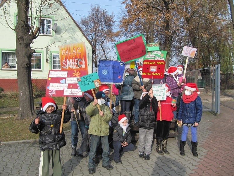 Zdjęcie w galerii na portalu naszwodzislaw.com: Kochasz dzieci, nie pal śmieci wiadomości z regionu