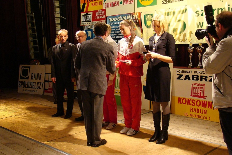 Zdjęcie w galerii na portalu naszwodzislaw.com: Sabina Jeszka na gali szermierzy wiadomości z regionu