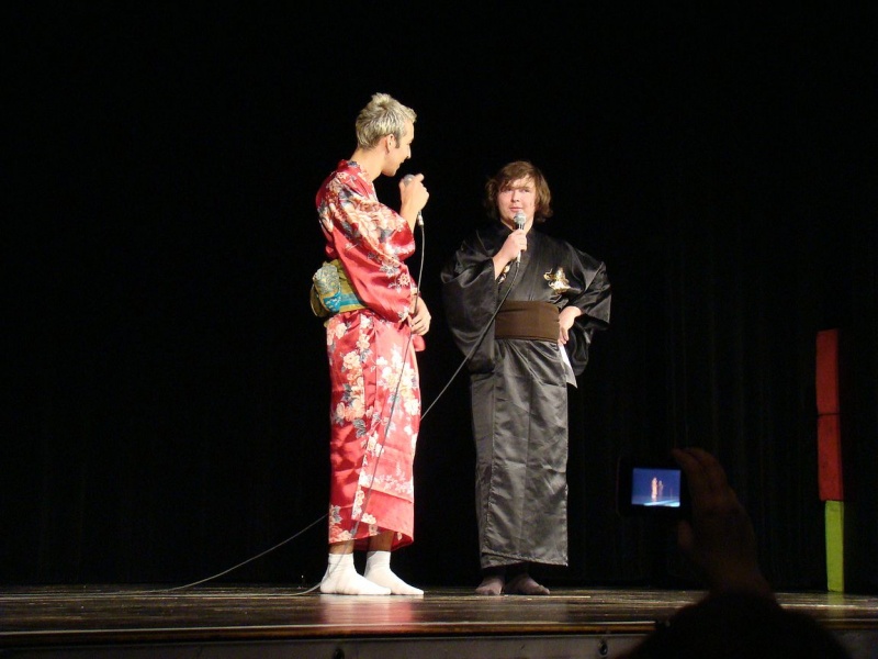 Zdjęcie w galerii na portalu naszwodzislaw.com: Brat pożyczył na perukę wiadomości z regionu