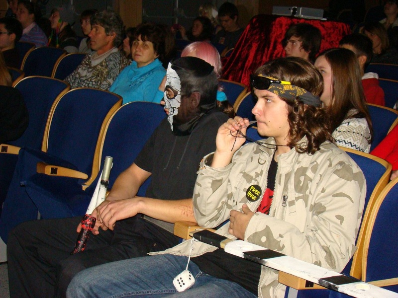 Zdjęcie w galerii na portalu naszwodzislaw.com: Brat pożyczył na perukę wiadomości z regionu