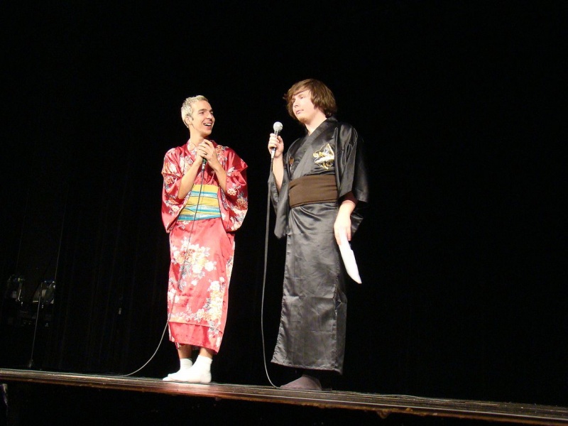 Zdjęcie w galerii na portalu naszwodzislaw.com: Brat pożyczył na perukę wiadomości z regionu